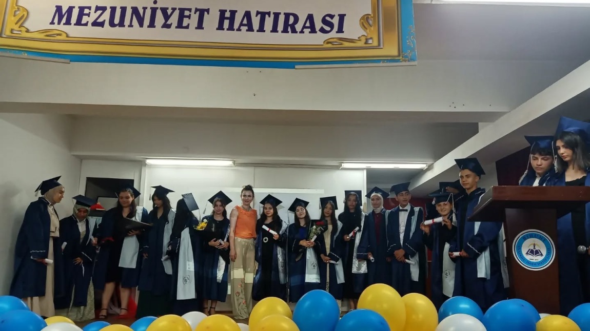 8. sınıf öğrencilerimizi mezun ettik.
